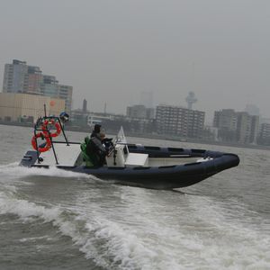 bateau utilitaire