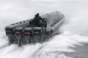 bateau utilitaire