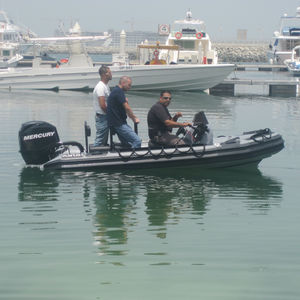 bateau professionnel hors-bord