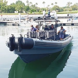 bateau de surveillance
