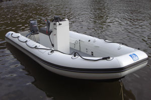 bateau pneumatique hors-bord 1