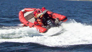 bateau pneumatique hors-bord 1