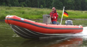 bateau pneumatique hors-bord 1