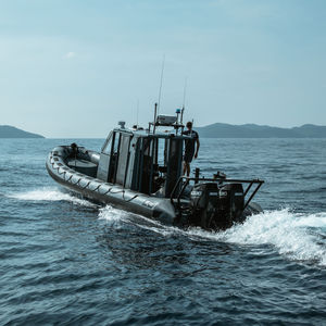 bateau de surveillance 1