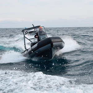 bateau de surveillance