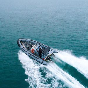 bateau de surveillance 1