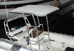 T-top pour bateau à moteur 1