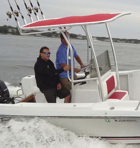 T-top pour bateau à moteur 1