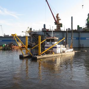 navire spécial drague suceuse à désagrégateur