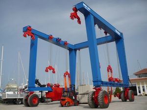 travel lift toutes roues directrices