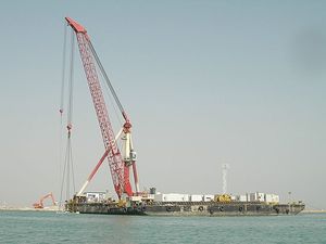 grue sur quai flottant