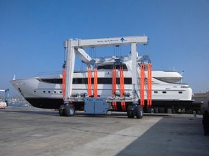 travel lift toutes roues directrices