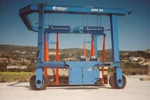 travel lift toutes roues directrices