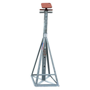pied de mise sur cale pour bateau à moteur 1