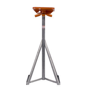 pied de mise sur cale pour bateau à moteur 1