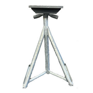 pied de mise sur cale pour bateau à moteur 1