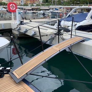 passerelle pour base de loisirs