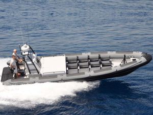 bateau de surveillance