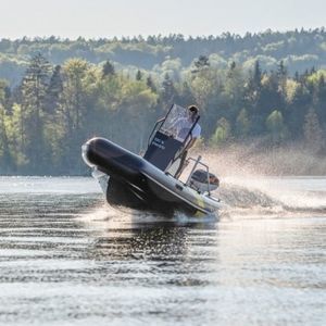 bateau de surveillance