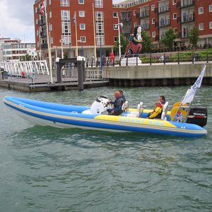 bateau pneumatique hors-bord 1