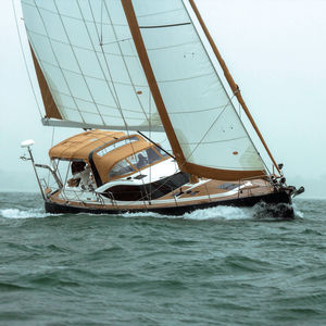 sailing-yacht de croisière / salon de pont / 3 cabines / bout-dehors