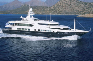 mega-yacht de croisière / avec timonerie / à fly / en acier