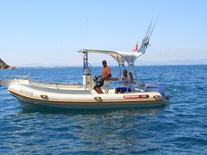 bateau pneumatique hors-bord 1