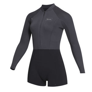 combinaison en néoprène pour sports nautiques