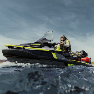 jet-ski assis