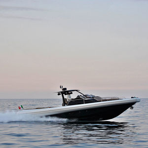bateau pneumatique stern-drive 1