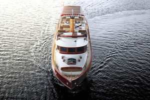motor-yacht traditionnel 1
