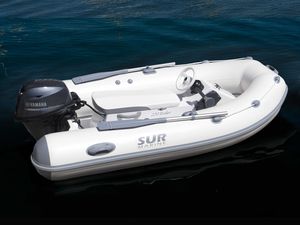 bateau pneumatique hors-bord