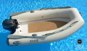bateau pneumatique hors-bord