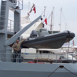 grue pour yacht 1