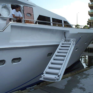 échelle pour yacht / escamotable / d'embarquement / hydraulique