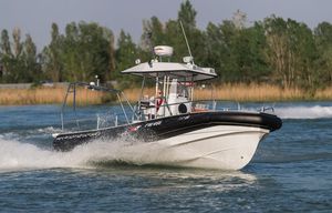 bateau de surveillance
