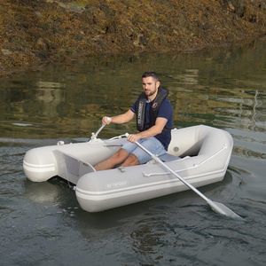 bateau pneumatique hors-bord