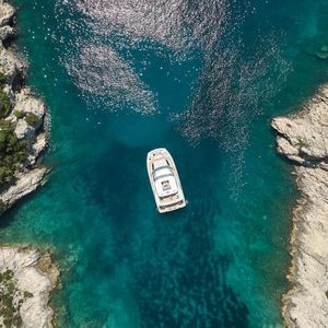 motor-yacht catamaran