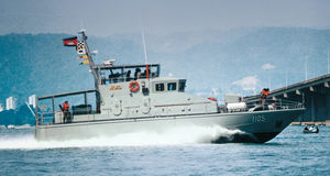 bateau de surveillance 1
