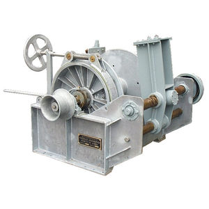 treuil pour navire de pêche / pour manoeuvre d'ancre / à entraînement hydraulique / scindé