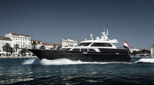 motor-yacht traditionnel