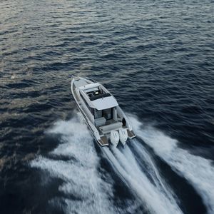 cabin-cruiser hors-bord 1