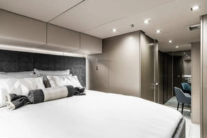 sailing-yacht multicoque