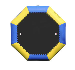 jeu aquatique trampoline