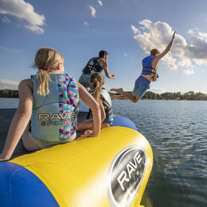 jeu aquatique trampoline 1