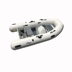 bateau pneumatique hors-bord