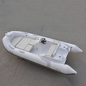 bateau pneumatique hors-bord