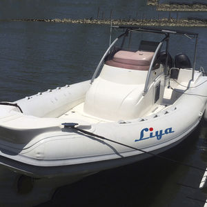 bateau pneumatique hors-bord