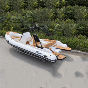 bateau pneumatique hors-bord