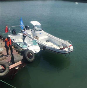 bateau de pêche-promenade hors-bord